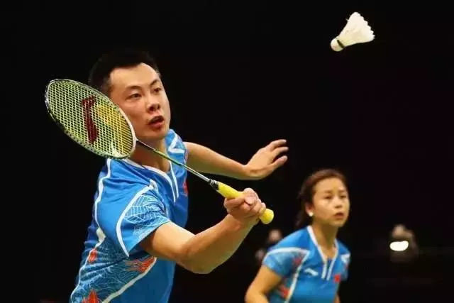 {Online Casino}(打羽毛球眼球被击伤)