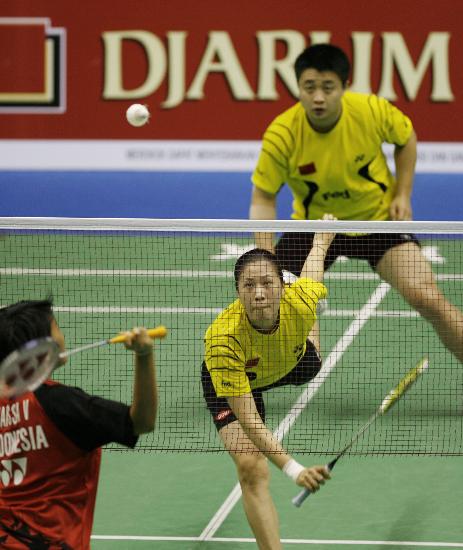 {捕魚機}(中国运动员把羽毛球打出火球) {捕魚機}(中国运动员把羽毛球打出火球)